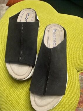Bionica Black Open-Toe Slide Sandals with Beige Footbed